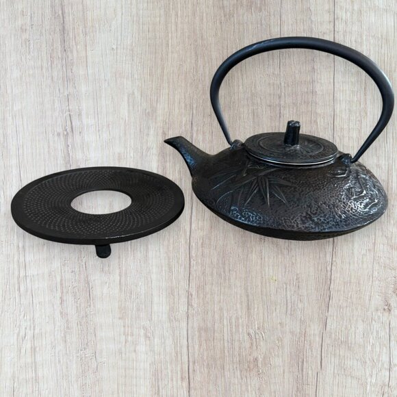 Vintage Japanese Tetsubin NAMBU TEKKI 2.5 CUP - 20oz Cast Iron Tea Pot Trivet - Picture 1 of 14
